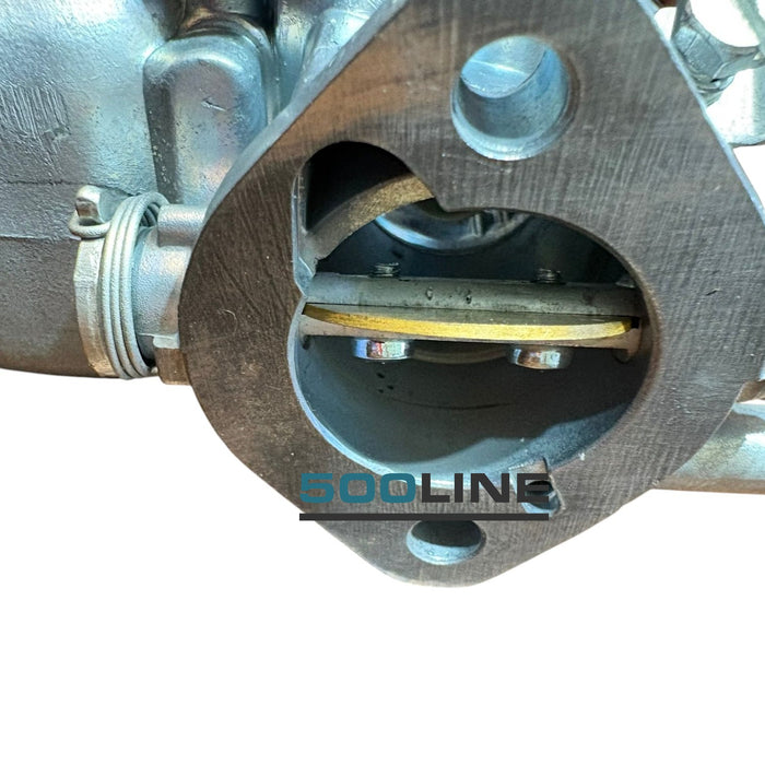 Carburatore da 28 mm con sistema di ricircolo benzina, originariamente progettato per la Fiat 126P polacca e perfettamente adattabile alle Fiat 500 d'epoca. Questo componente garantisce un'alimentazione ottimale del motore, migliorando la risposta dell'acceleratore e l'efficienza complessiva. Ideale per chi desidera mantenere l'autenticità del veicolo senza compromessi sulle prestazioni. Una soluzione affidabile per restauri e manutenzioni di qualità su vetture classiche italiane. 126 Personal FSM