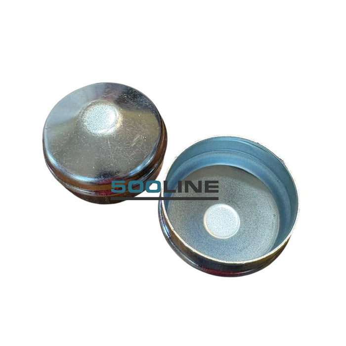 Proteggi la tua Fiat 126 d'epoca con questa coppia di coppette para grasso ruota realizzate con materiali di alta qualità. Resistenti all'usura e agli agenti atmosferici, garantiscono una protezione duratura per i mozzi ruota originali. Perfette per il restauro e la manutenzione del tuo veicolo storico, mantengono l'autenticità estetica mentre offrono prestazioni affidabili. Facili da installare, rappresentano la soluzione ideale per chi non vuole compromessi sulla qualità e la longevità dei componenti del 