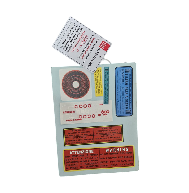 Hoogwaardige vintage Fiat 600-stickerkit met kartonondergrond